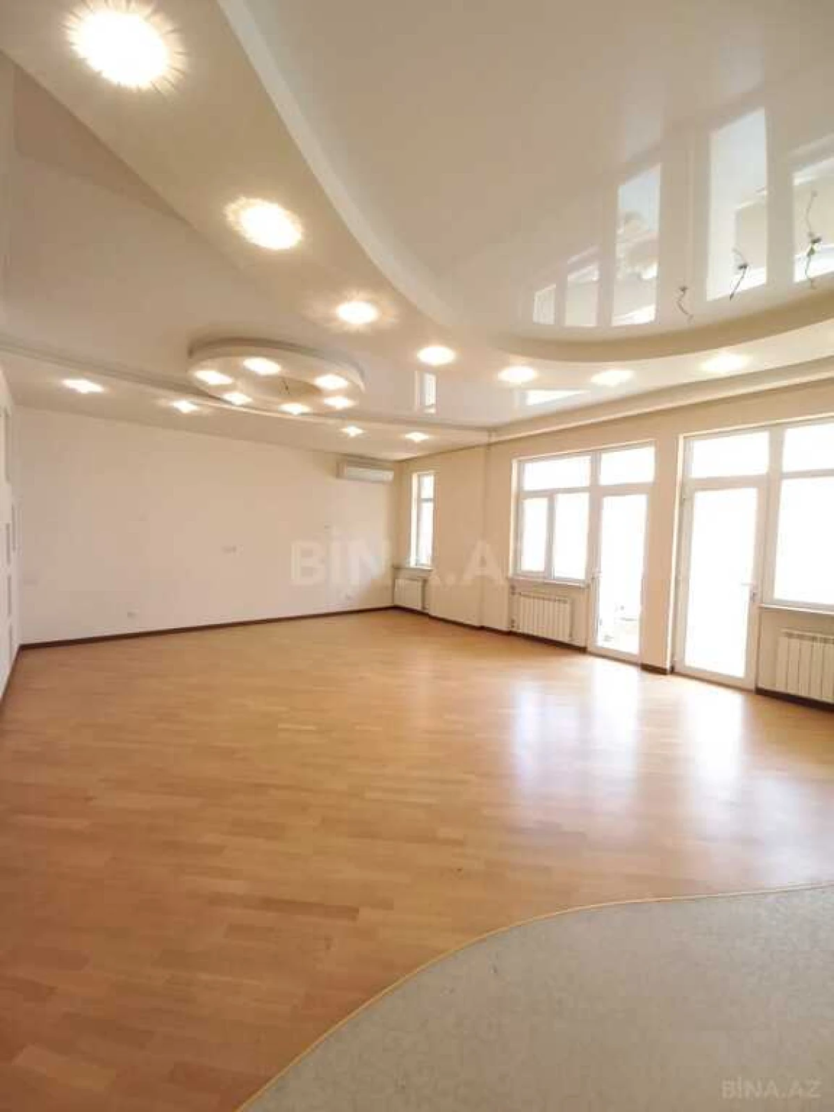 Satılır 3 otaqlı mənzil 138 m²
