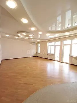 Satılır 3 otaqlı mənzil 138 m²