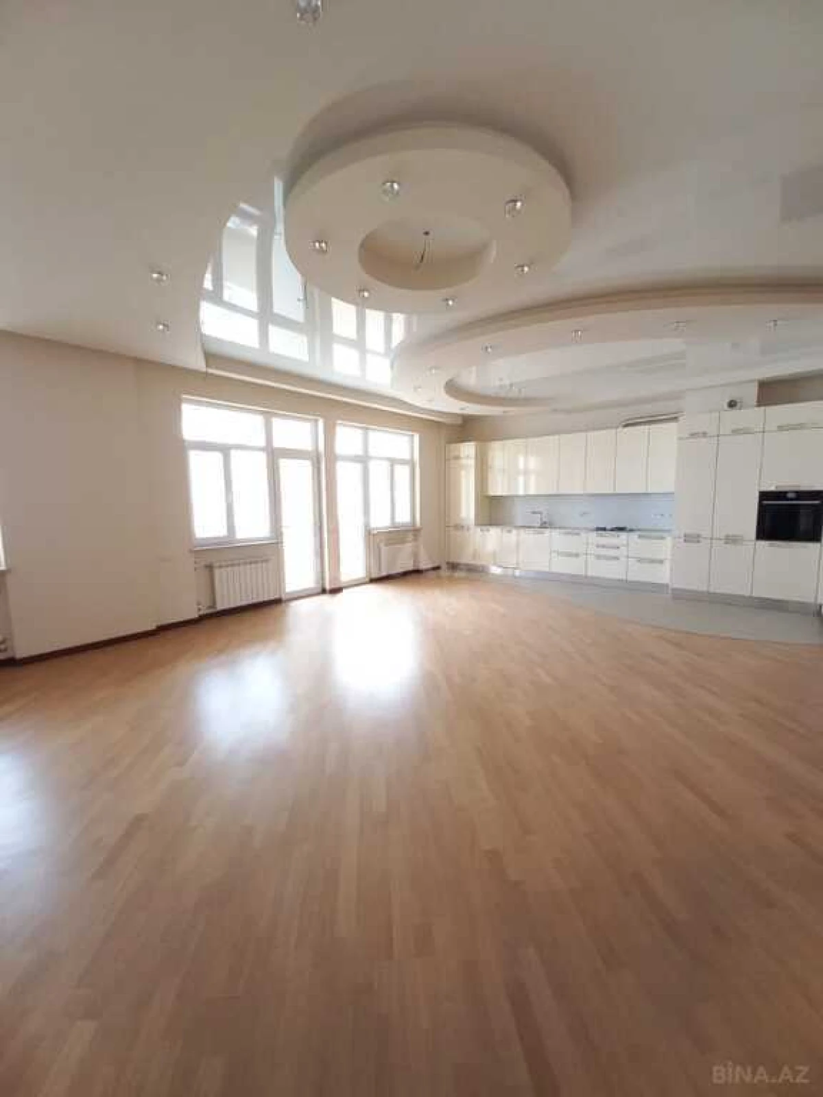 Satılır 3 otaqlı mənzil 138 m²