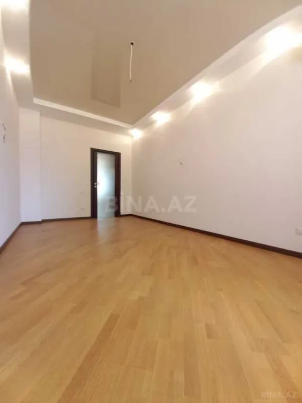 Satılır 3 otaqlı mənzil 138 m²