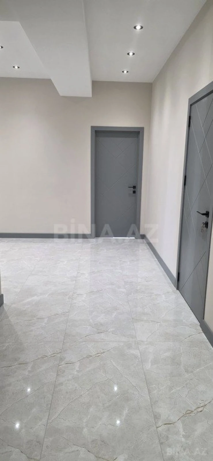 Satılır 3 otaqlı mənzil 136 m²