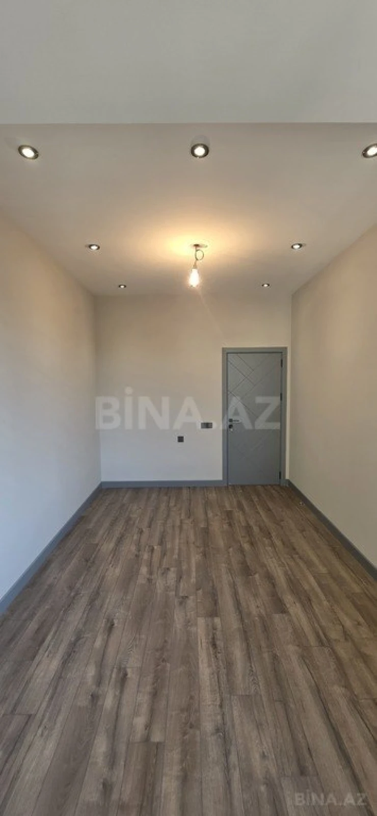 Satılır 3 otaqlı mənzil 136 m²