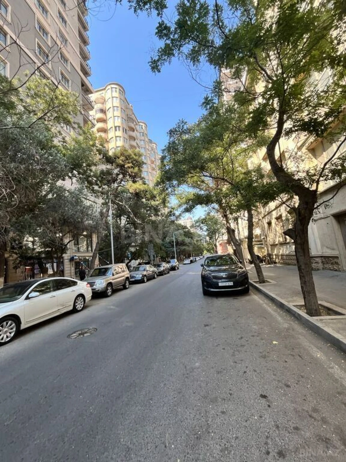 Satılır 2 otaqlı mənzil 117 m²