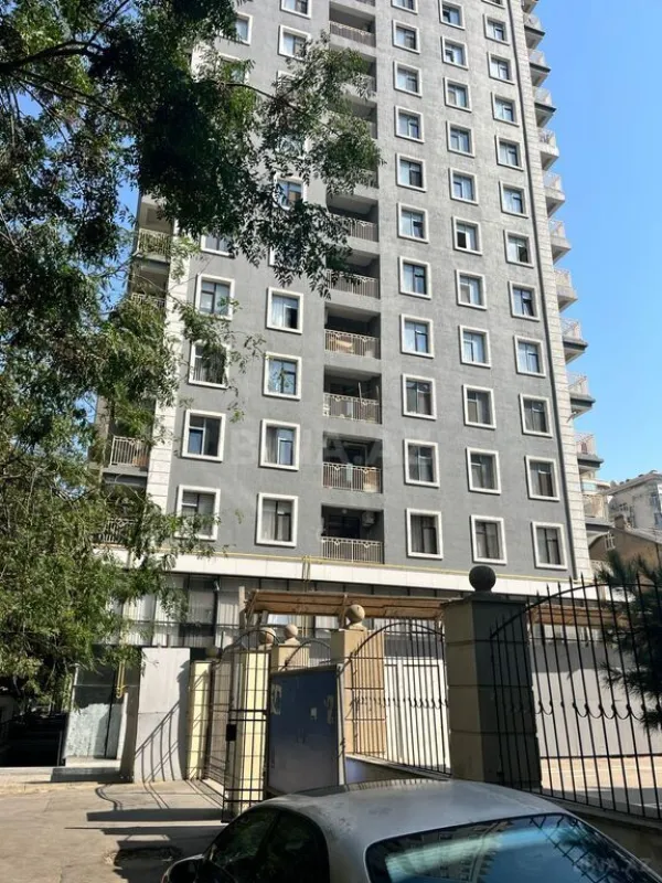 Satılır 2 otaqlı mənzil 117 m²