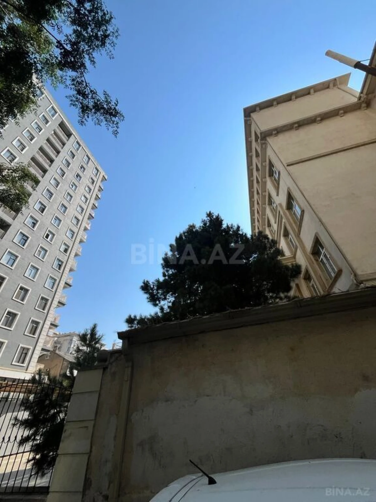 Satılır 2 otaqlı mənzil 117 m²