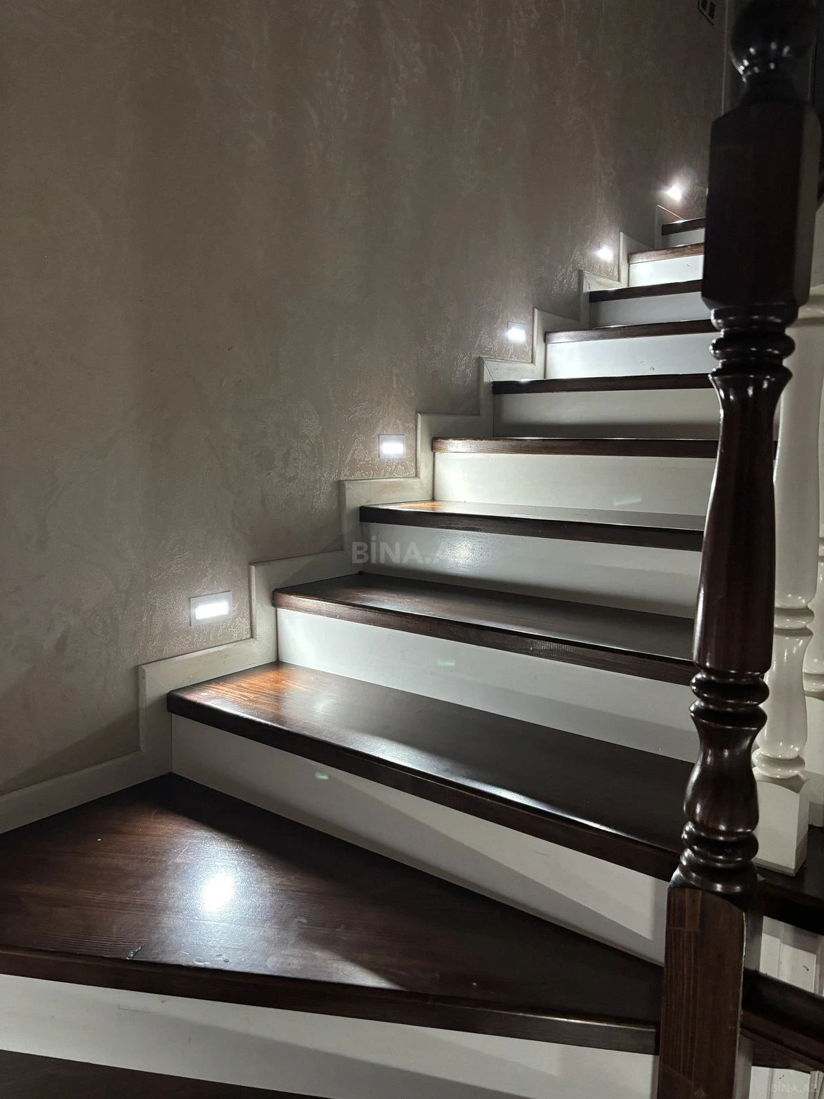 Satılır 6 otaqlı həyət evi 333 m²