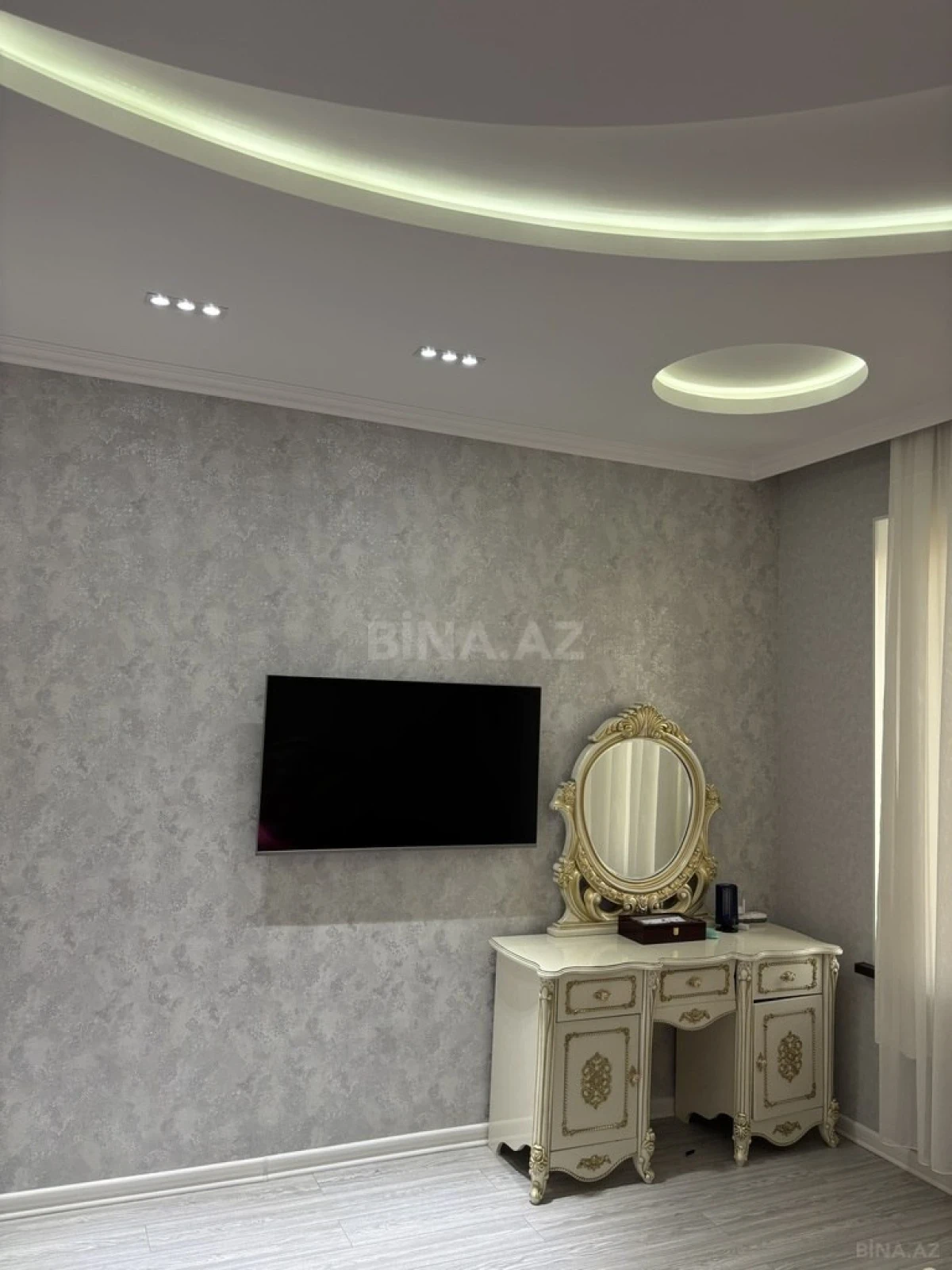 Satılır 6 otaqlı həyət evi 333 m²