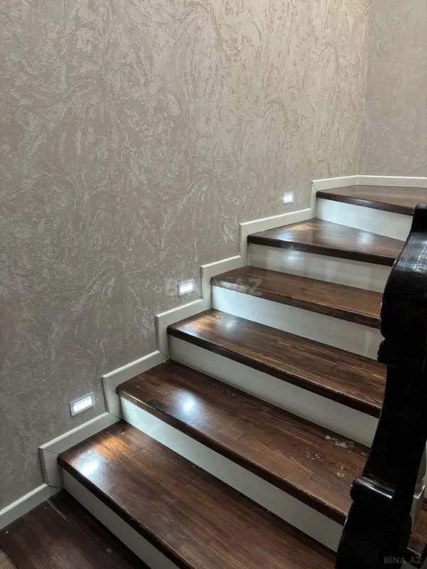 Satılır 6 otaqlı həyət evi 333 m²