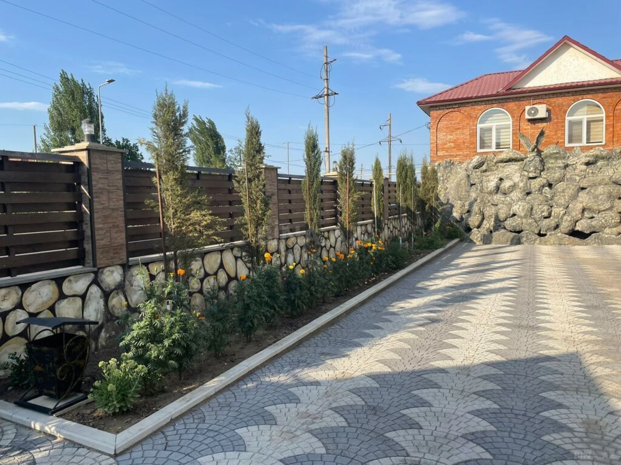 Satılır obyekt 2200 m²