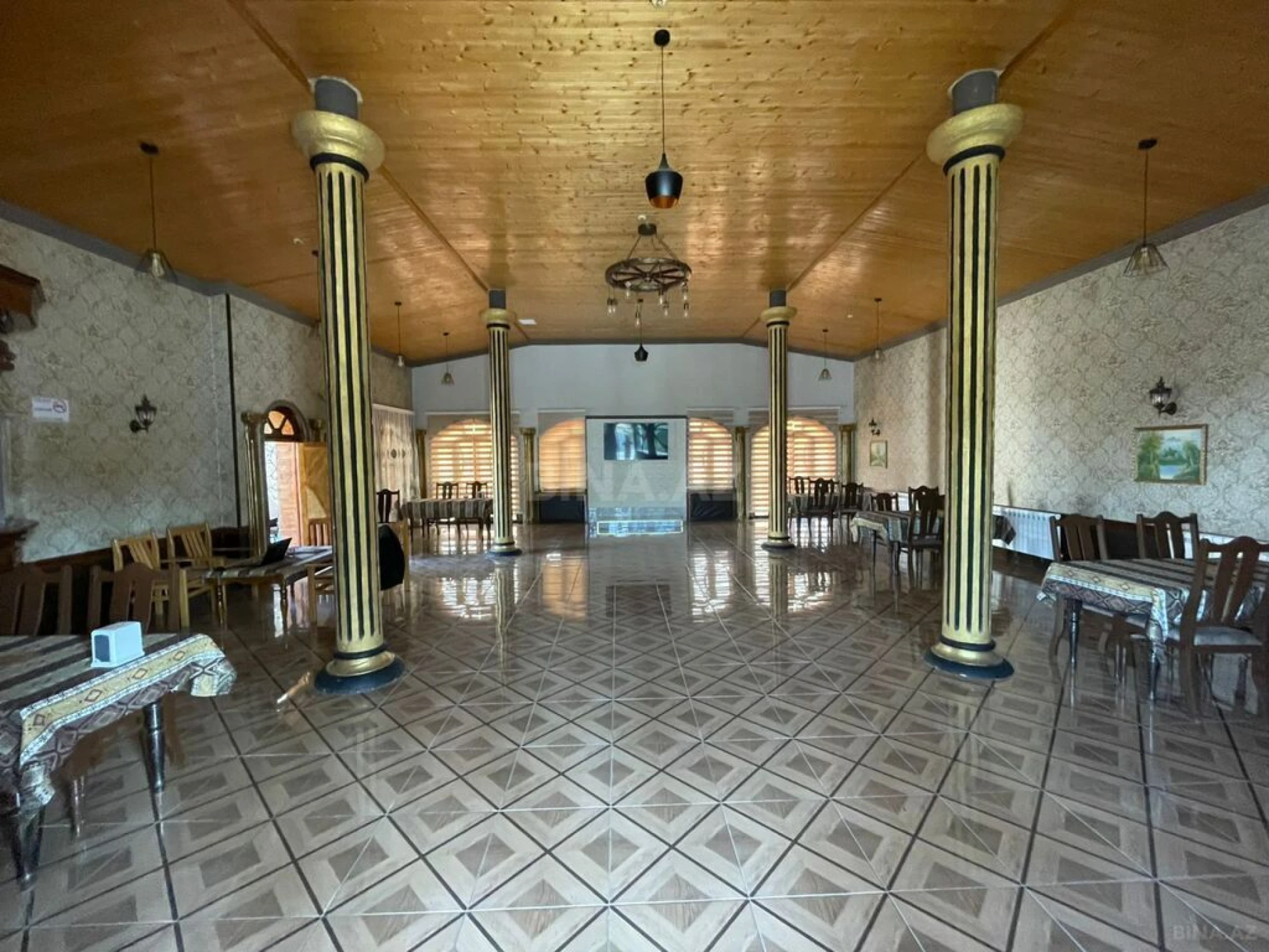 Satılır obyekt 2200 m²