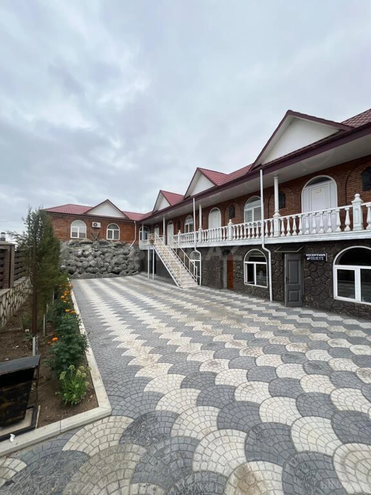 Satılır obyekt 2200 m²