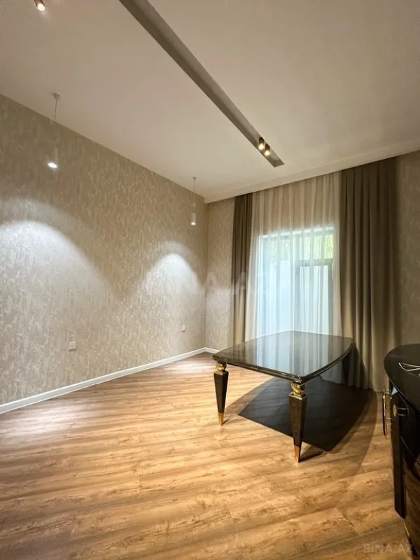 Satılır 4 otaqlı həyət evi 224 m²