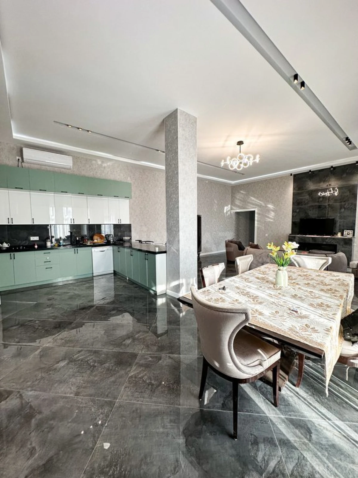 Satılır 4 otaqlı həyət evi 224 m²