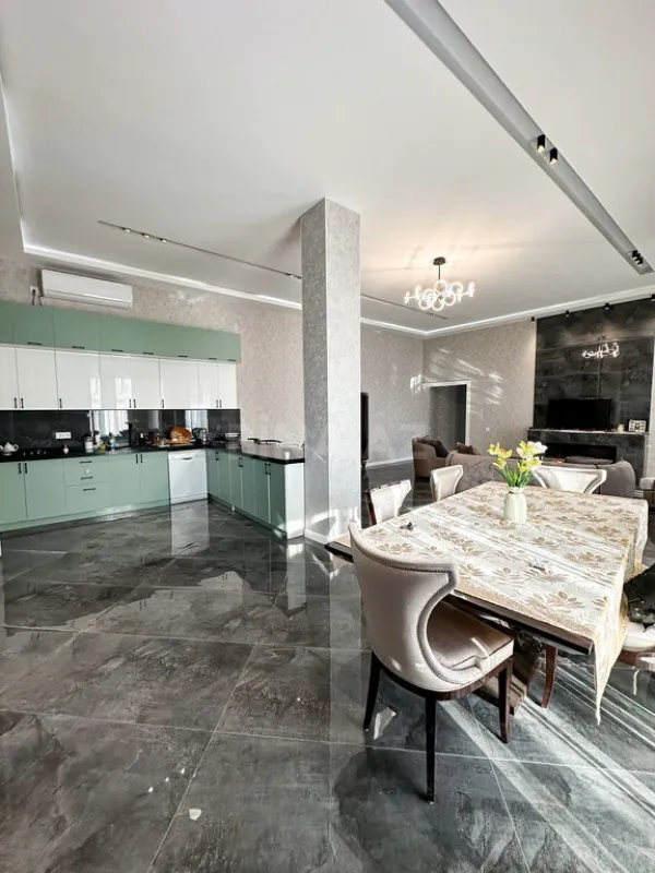 Satılır 4 otaqlı həyət evi 224 m²