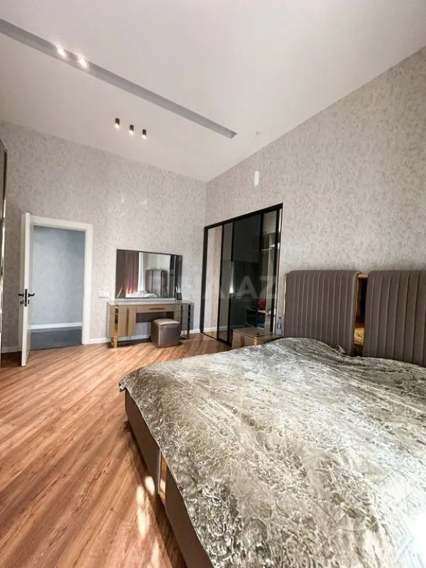 Satılır 4 otaqlı həyət evi 224 m²