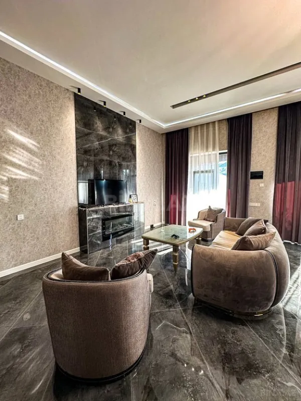 Satılır 4 otaqlı həyət evi 224 m²