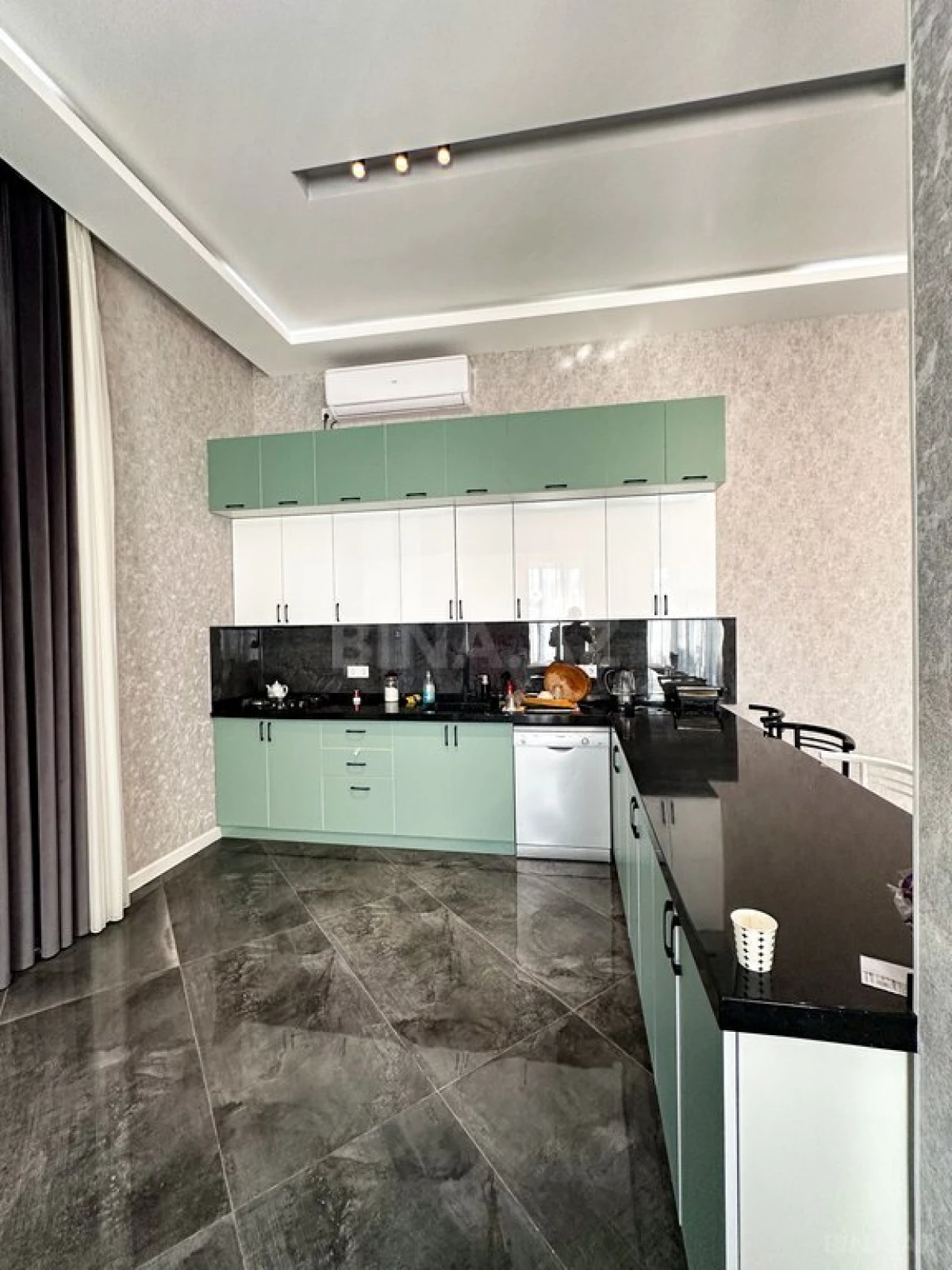 Satılır 4 otaqlı həyət evi 224 m²