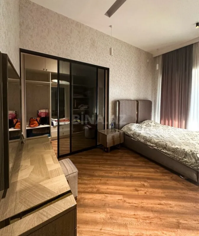 Satılır 4 otaqlı həyət evi 224 m²