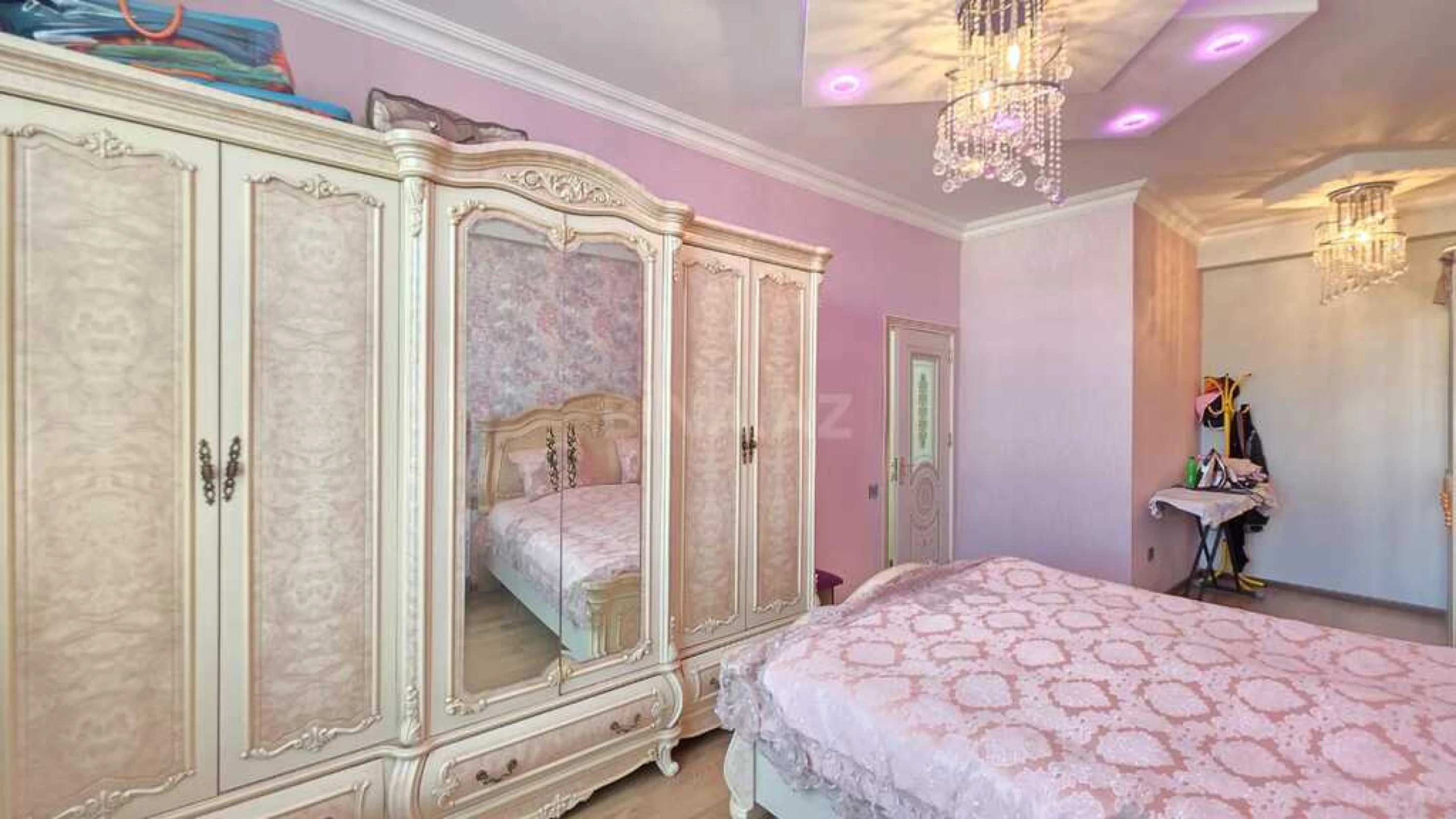 Satılır 3 otaqlı mənzil 92 m²