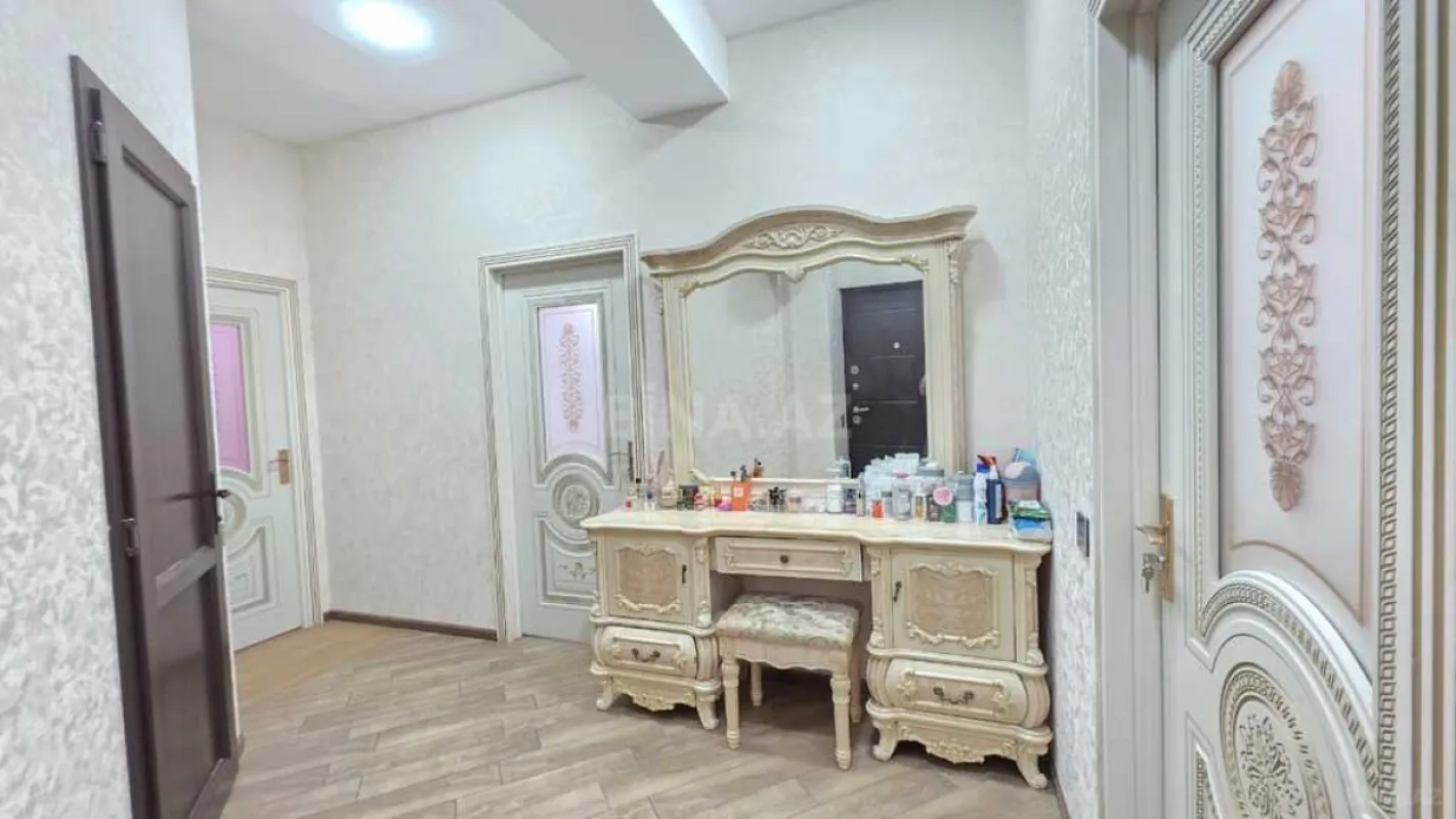 Satılır 3 otaqlı mənzil 92 m²
