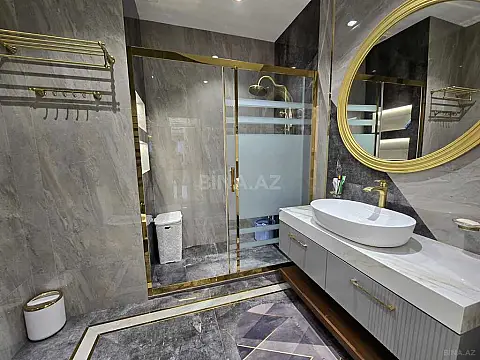 Satılır 4 otaqlı mənzil 185 m²