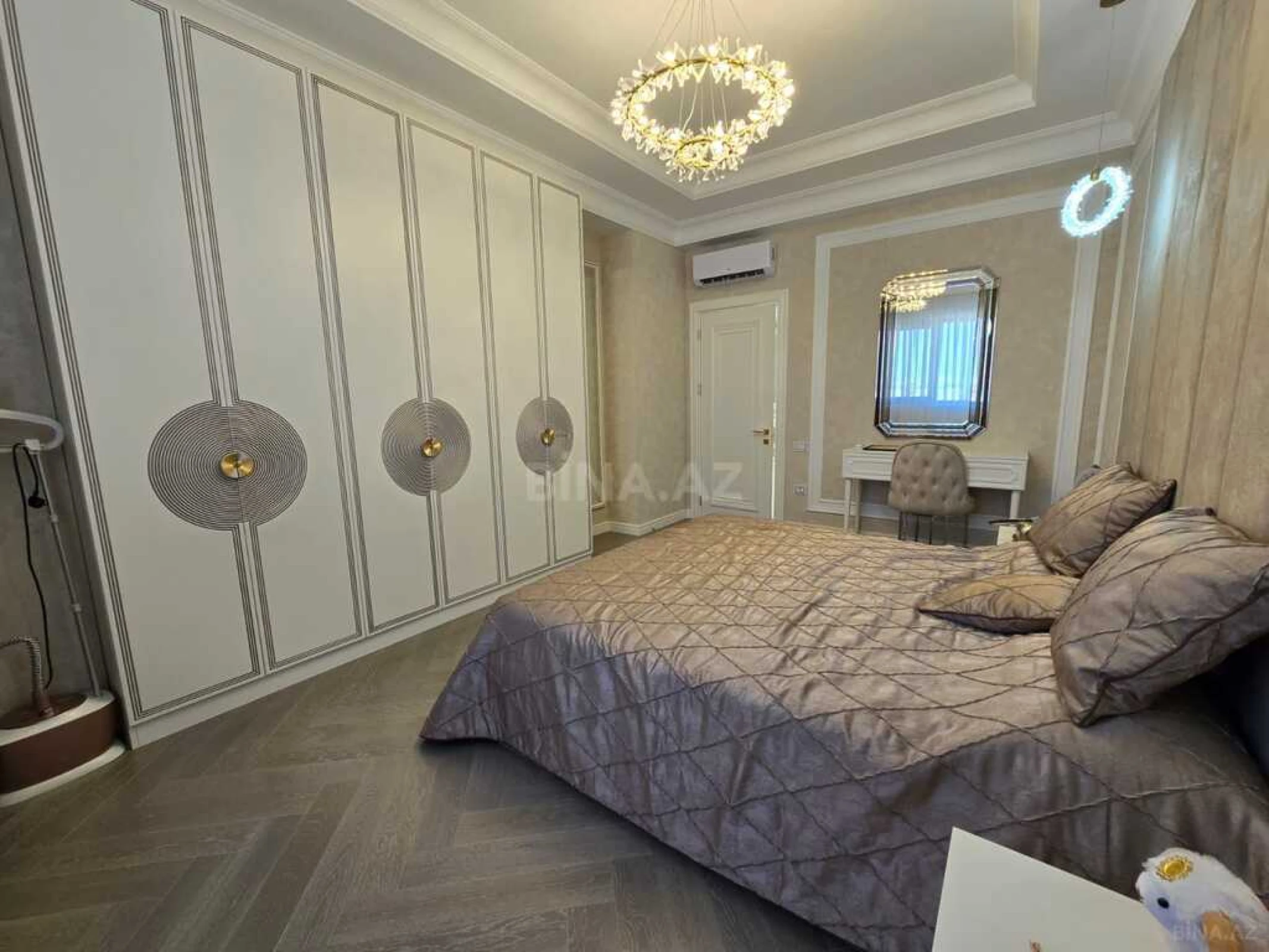 Satılır 4 otaqlı mənzil 185 m²