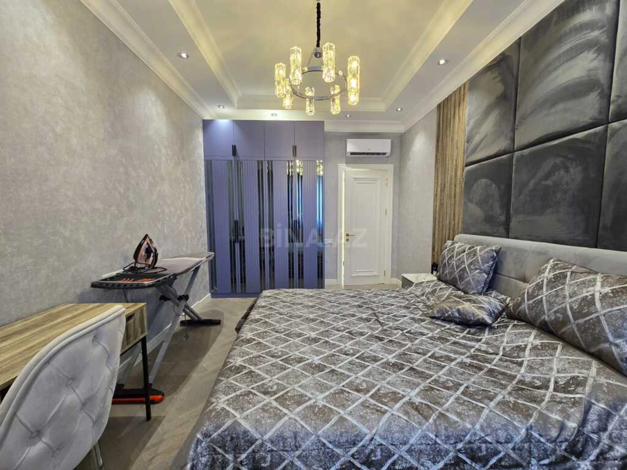 Satılır 4 otaqlı mənzil 185 m²