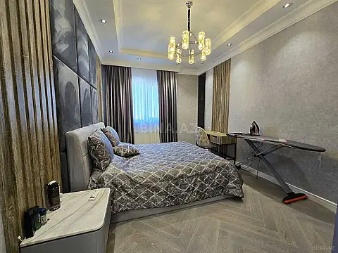 Satılır 4 otaqlı mənzil 185 m²