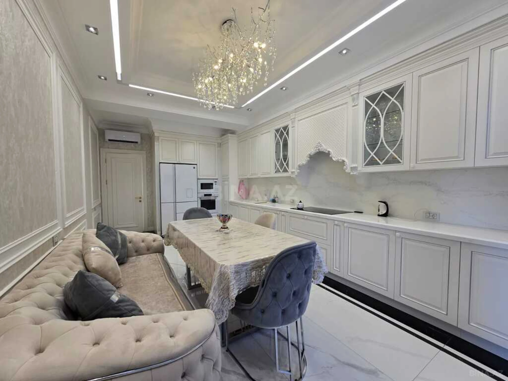 Satılır 4 otaqlı mənzil 185 m²