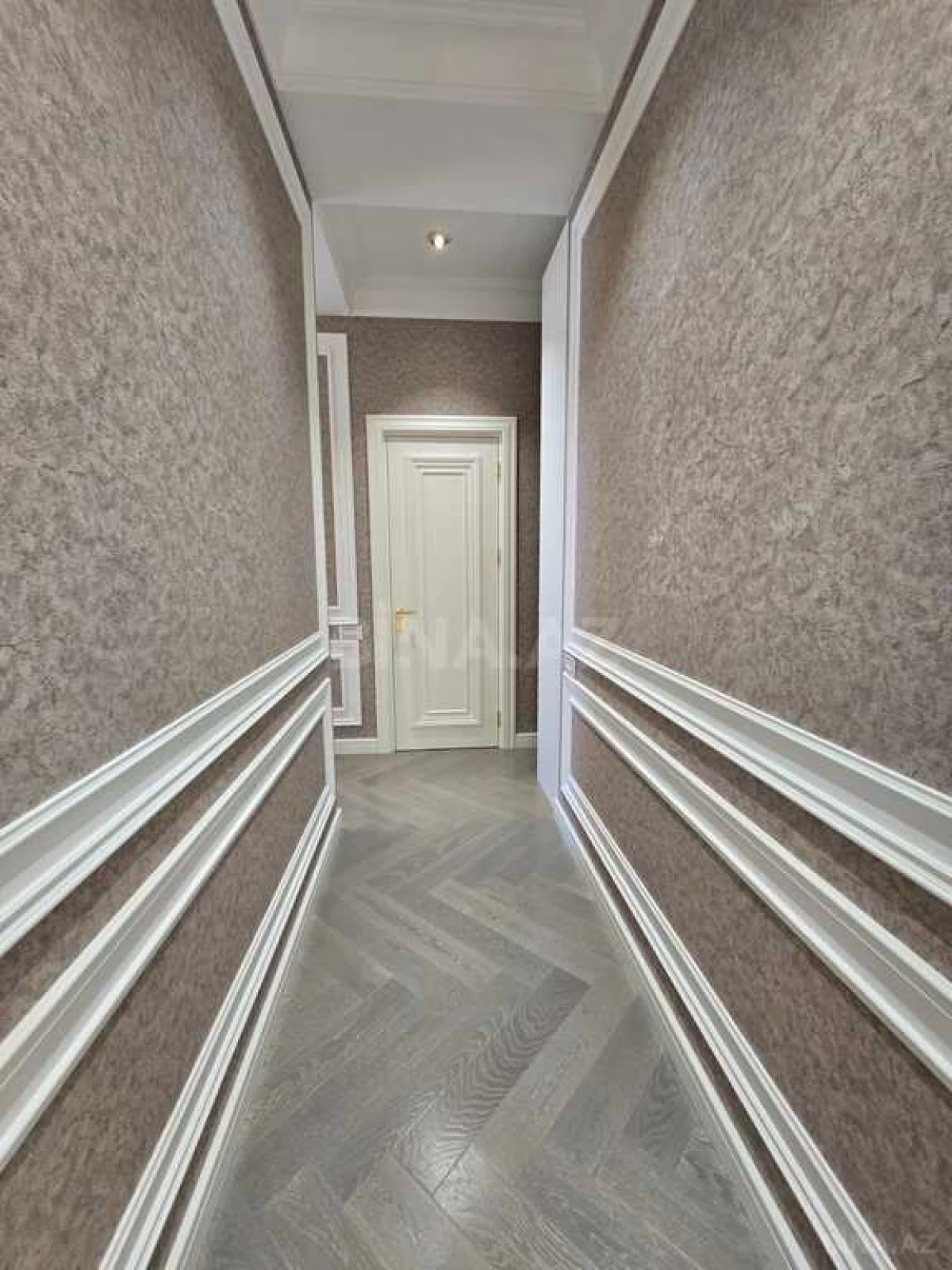 Satılır 4 otaqlı mənzil 185 m²