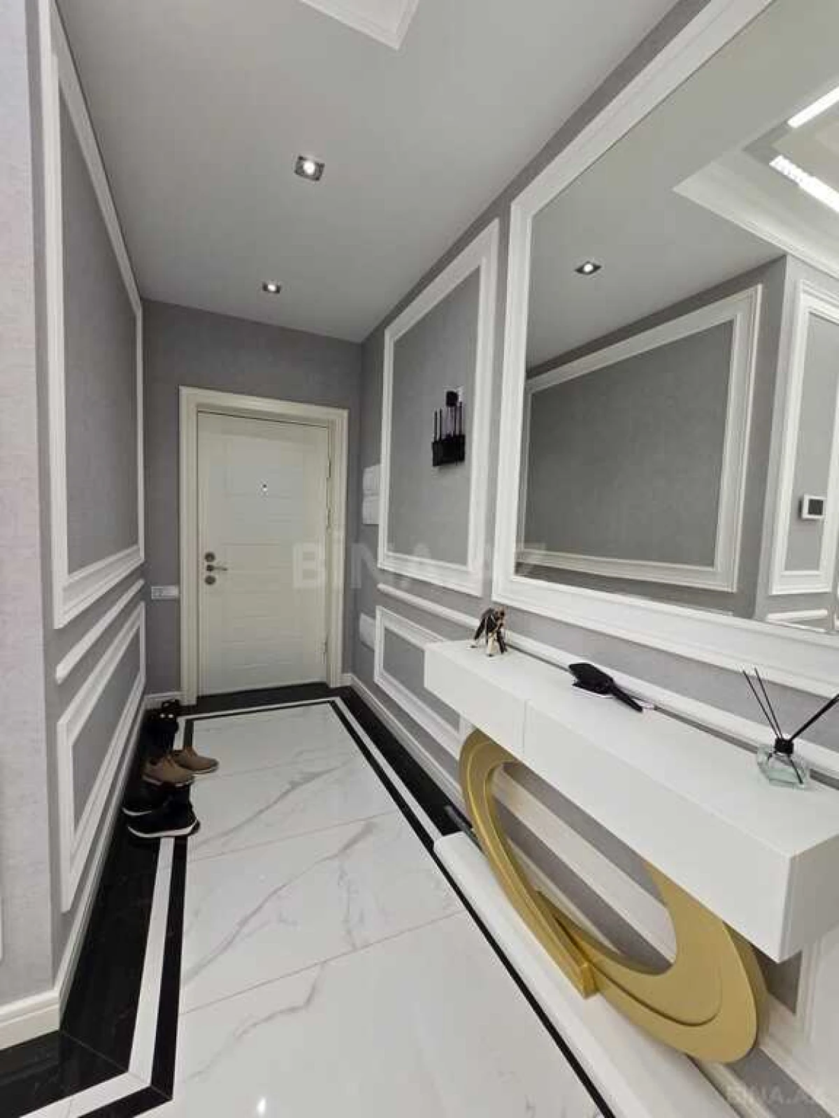 Satılır 4 otaqlı mənzil 185 m²