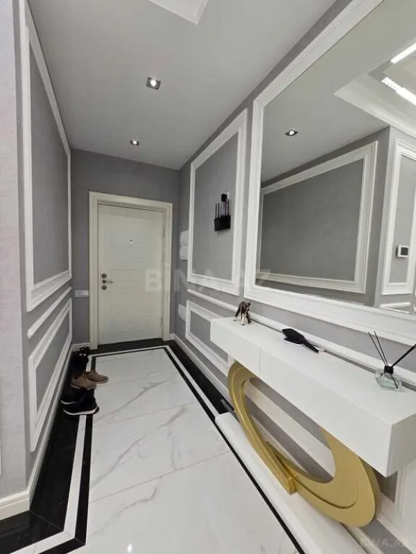 Satılır 4 otaqlı mənzil 185 m²