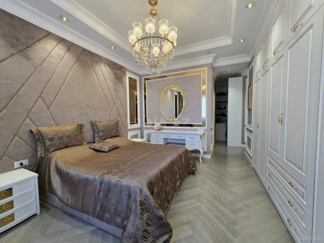 Satılır 4 otaqlı mənzil 185 m²