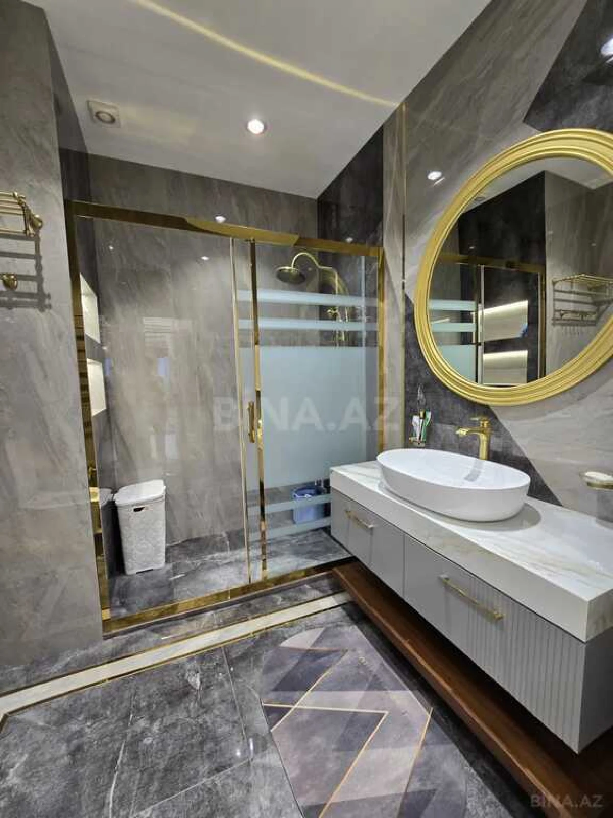 Satılır 4 otaqlı mənzil 185 m²
