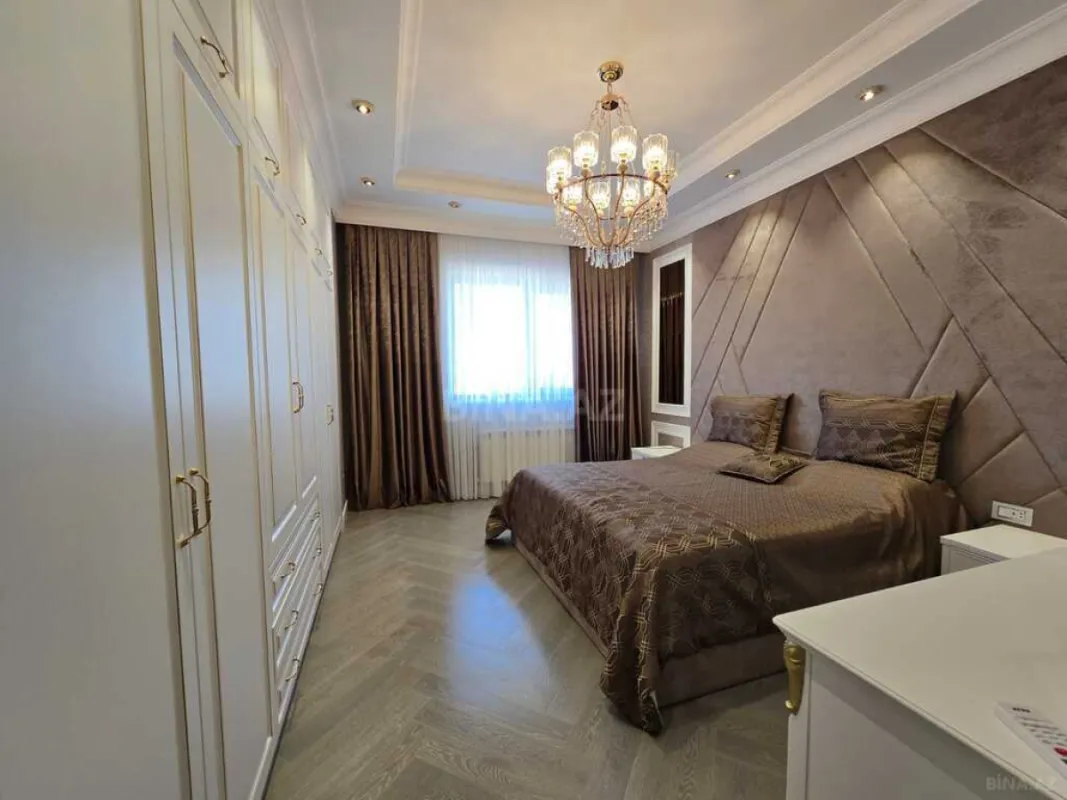 Satılır 4 otaqlı mənzil 185 m²