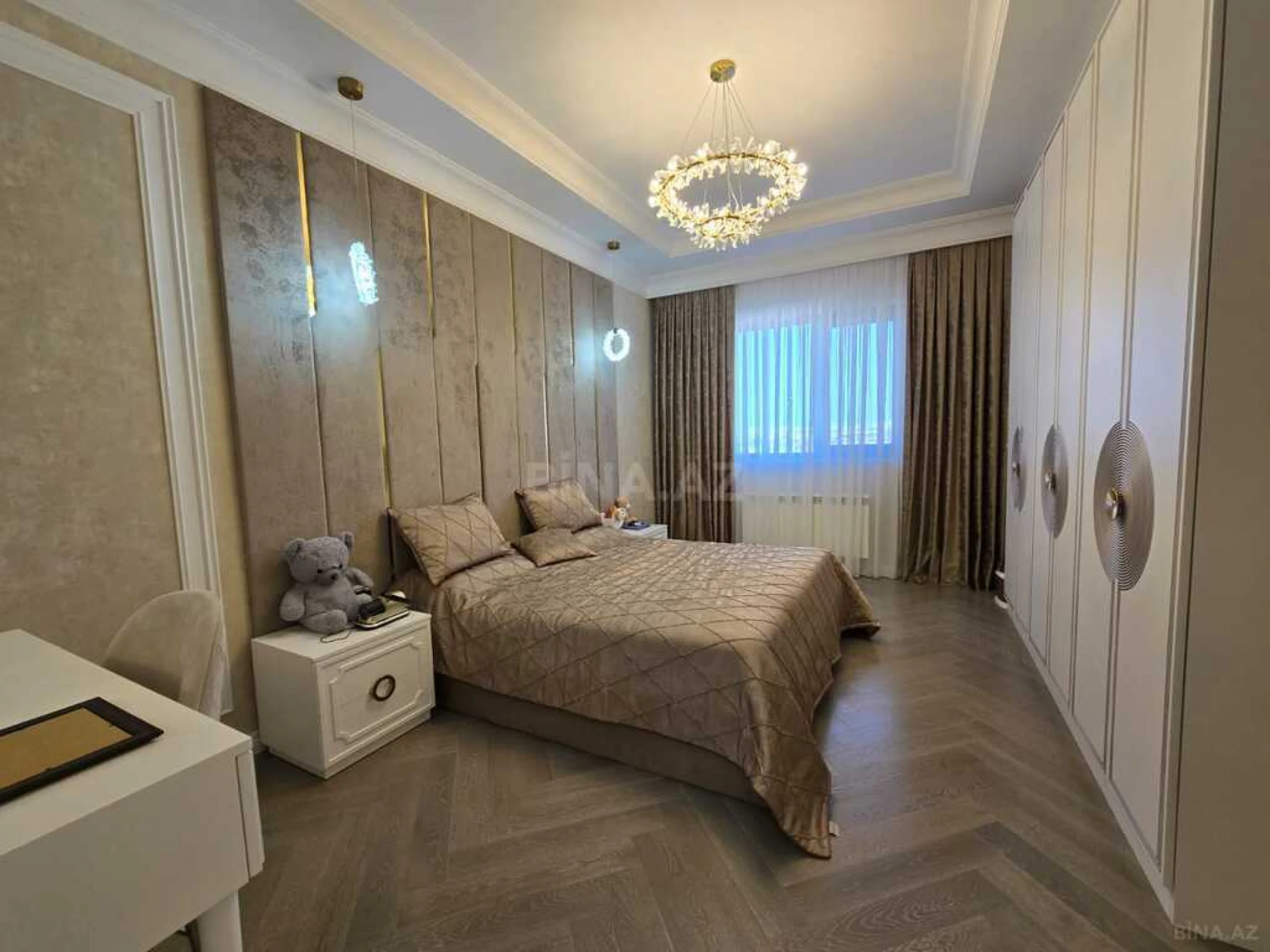 Satılır 4 otaqlı mənzil 185 m²