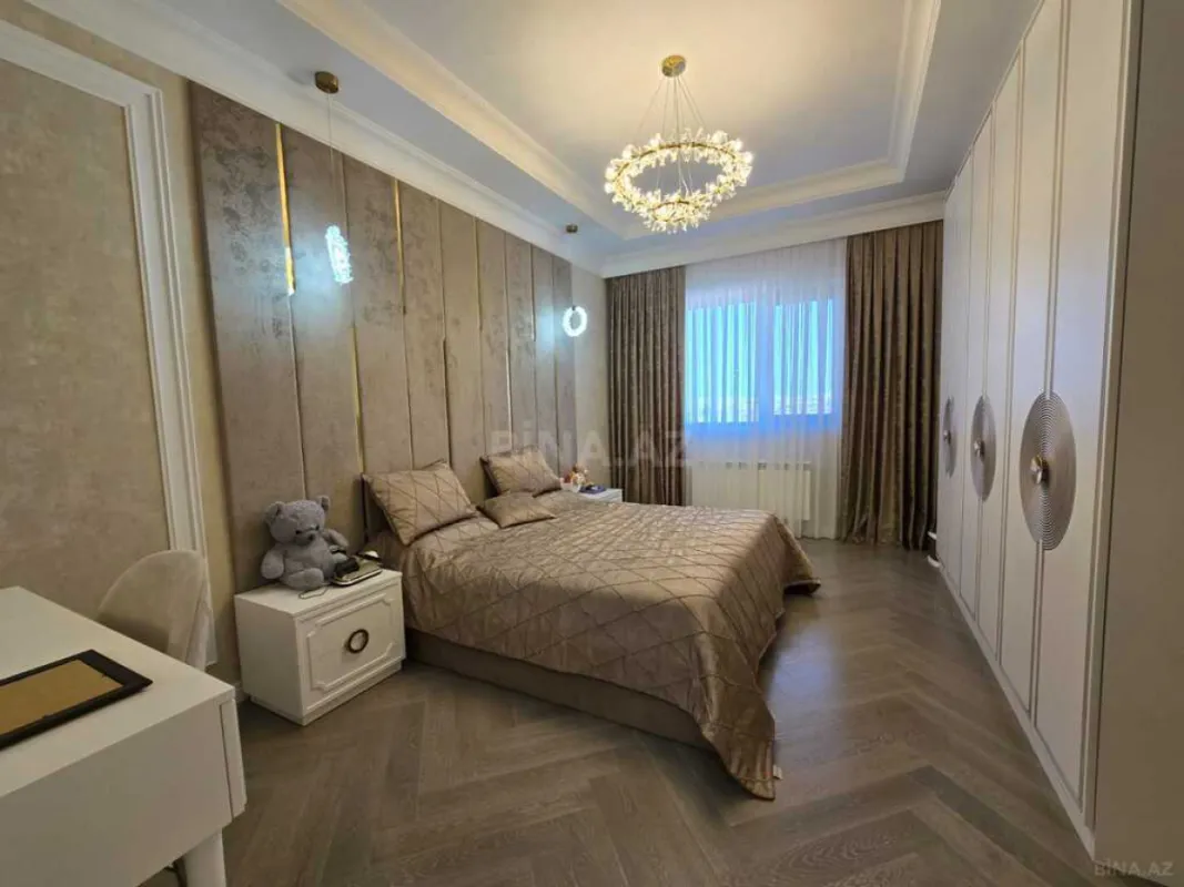 Satılır 4 otaqlı mənzil 185 m²