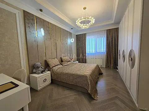 Satılır 4 otaqlı mənzil 185 m²