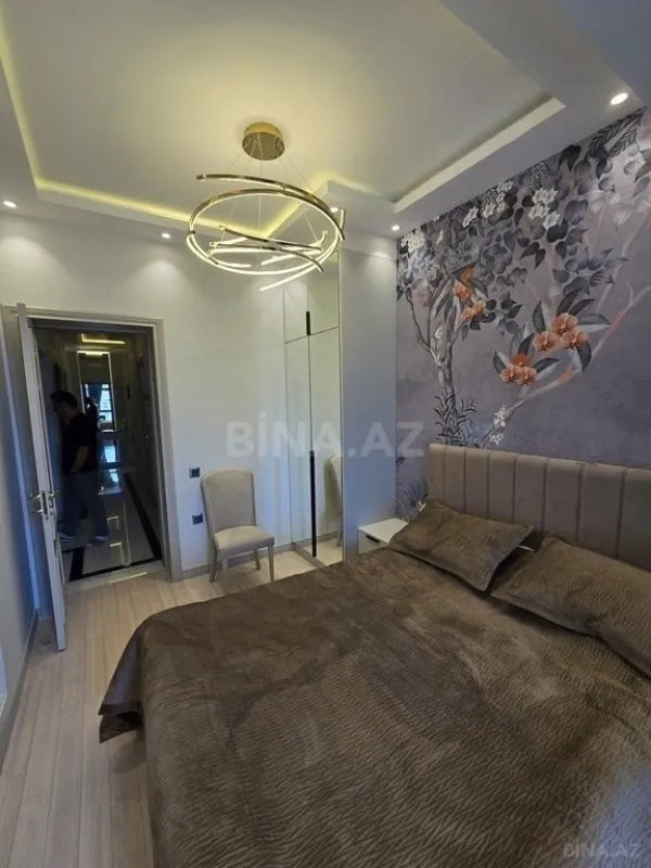 Satılır 3 otaqlı mənzil 126 m²