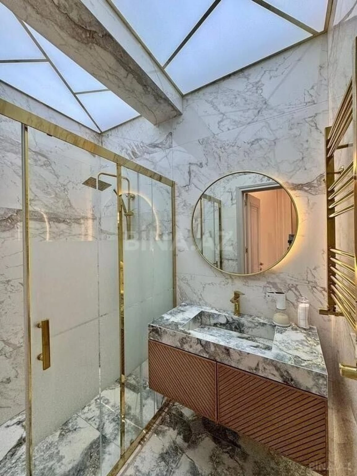 Satılır 3 otaqlı mənzil 126 m²