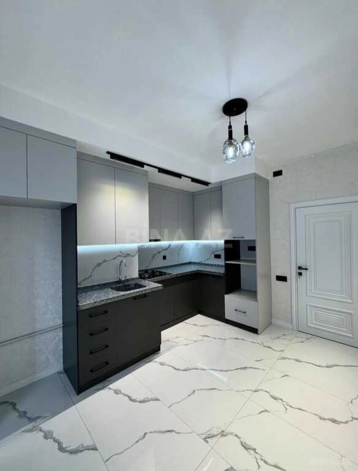 Satılır 2 otaqlı mənzil 95 m²