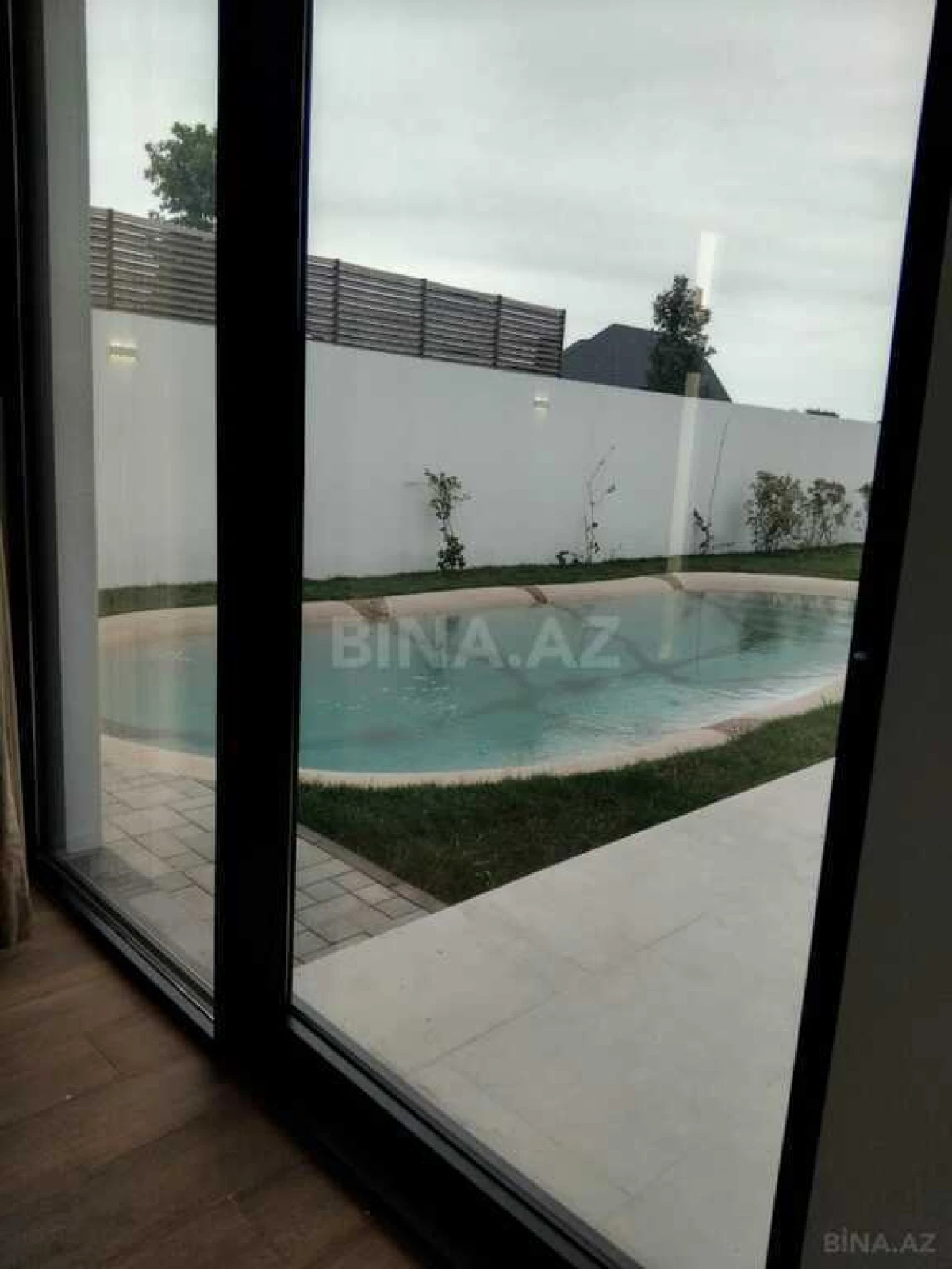 Kirayə verilir 5 otaqlı həyət evi 300 m²