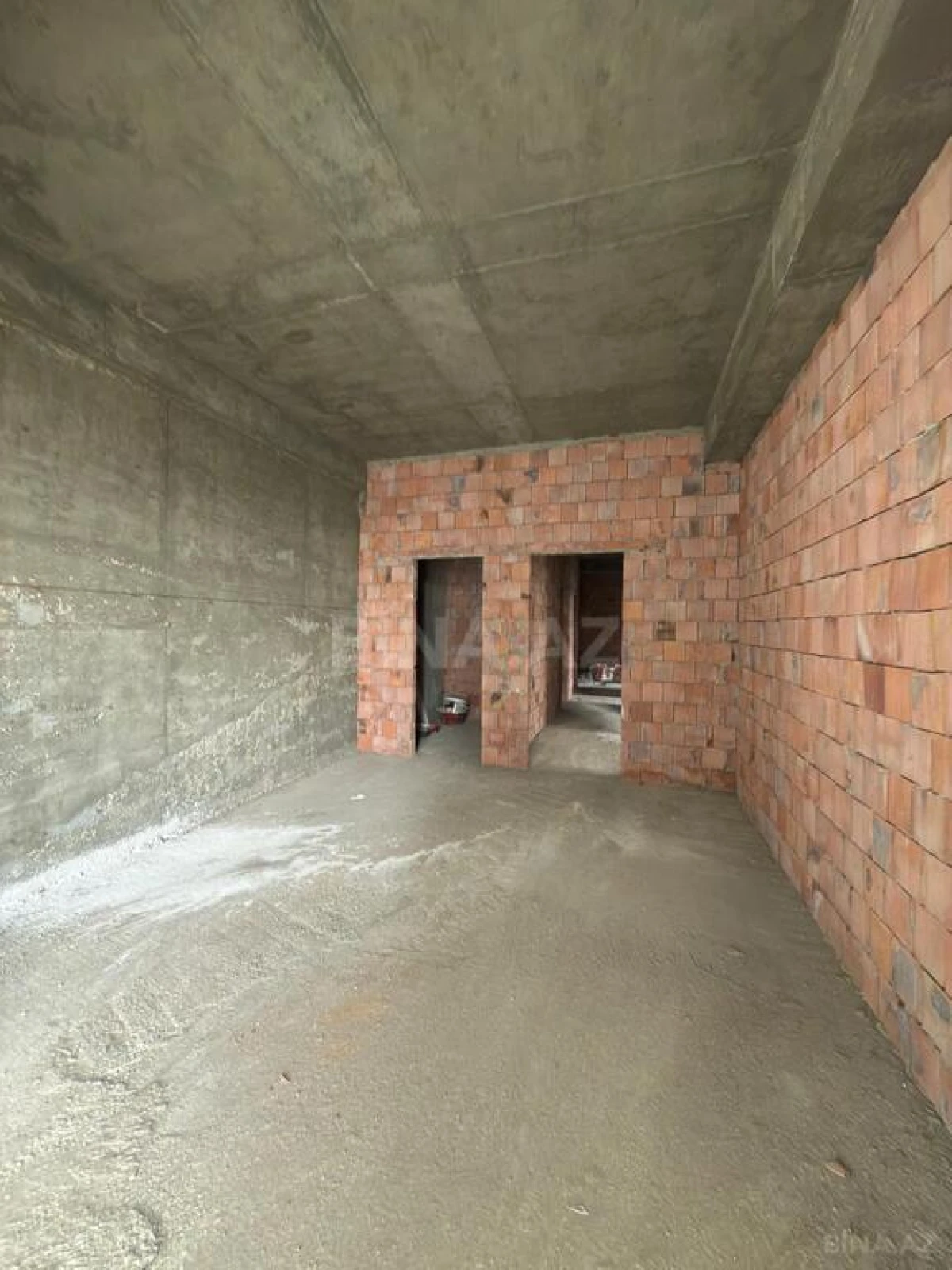 Satılır 4 otaqlı mənzil 178 m²