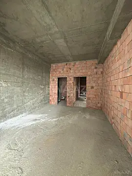 Satılır 4 otaqlı mənzil 178 m²