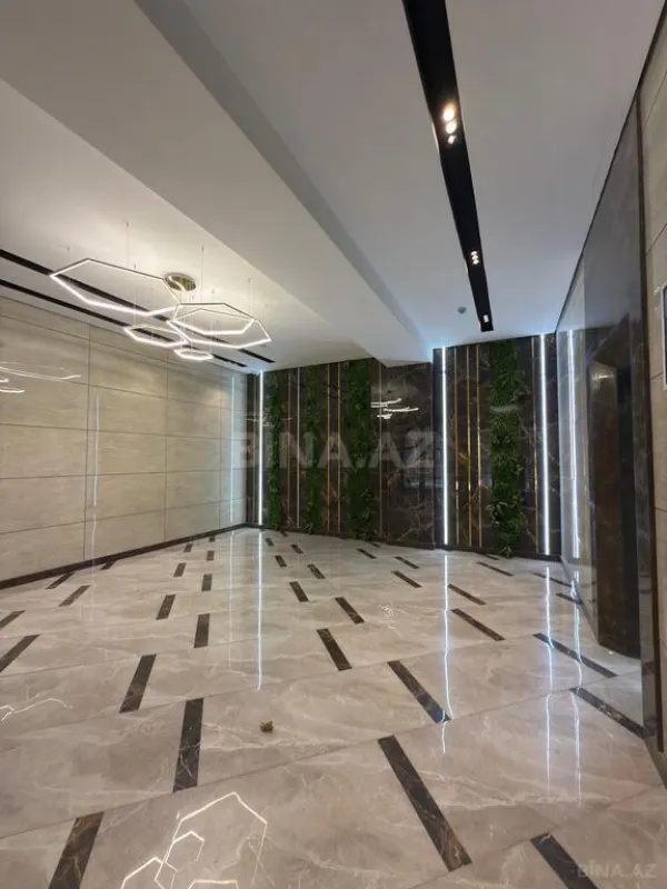 Satılır 4 otaqlı mənzil 178 m²