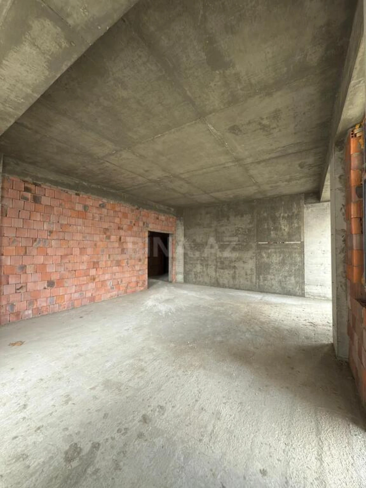 Satılır 4 otaqlı mənzil 178 m²