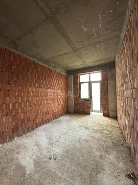 Satılır 4 otaqlı mənzil 178 m²