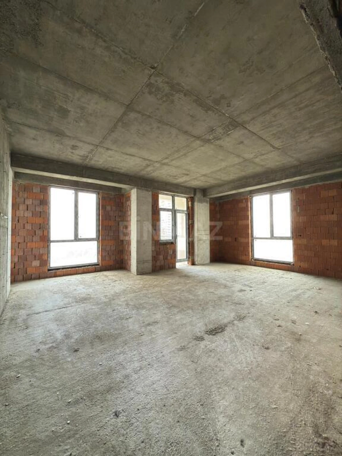 Satılır 4 otaqlı mənzil 178 m²