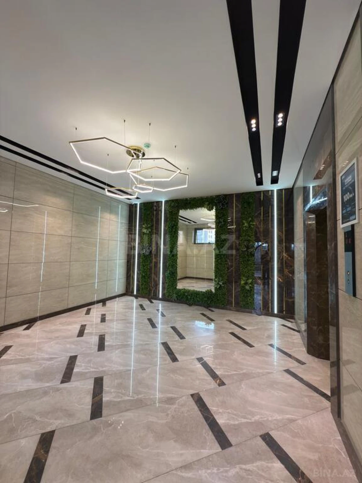 Satılır 4 otaqlı mənzil 178 m²
