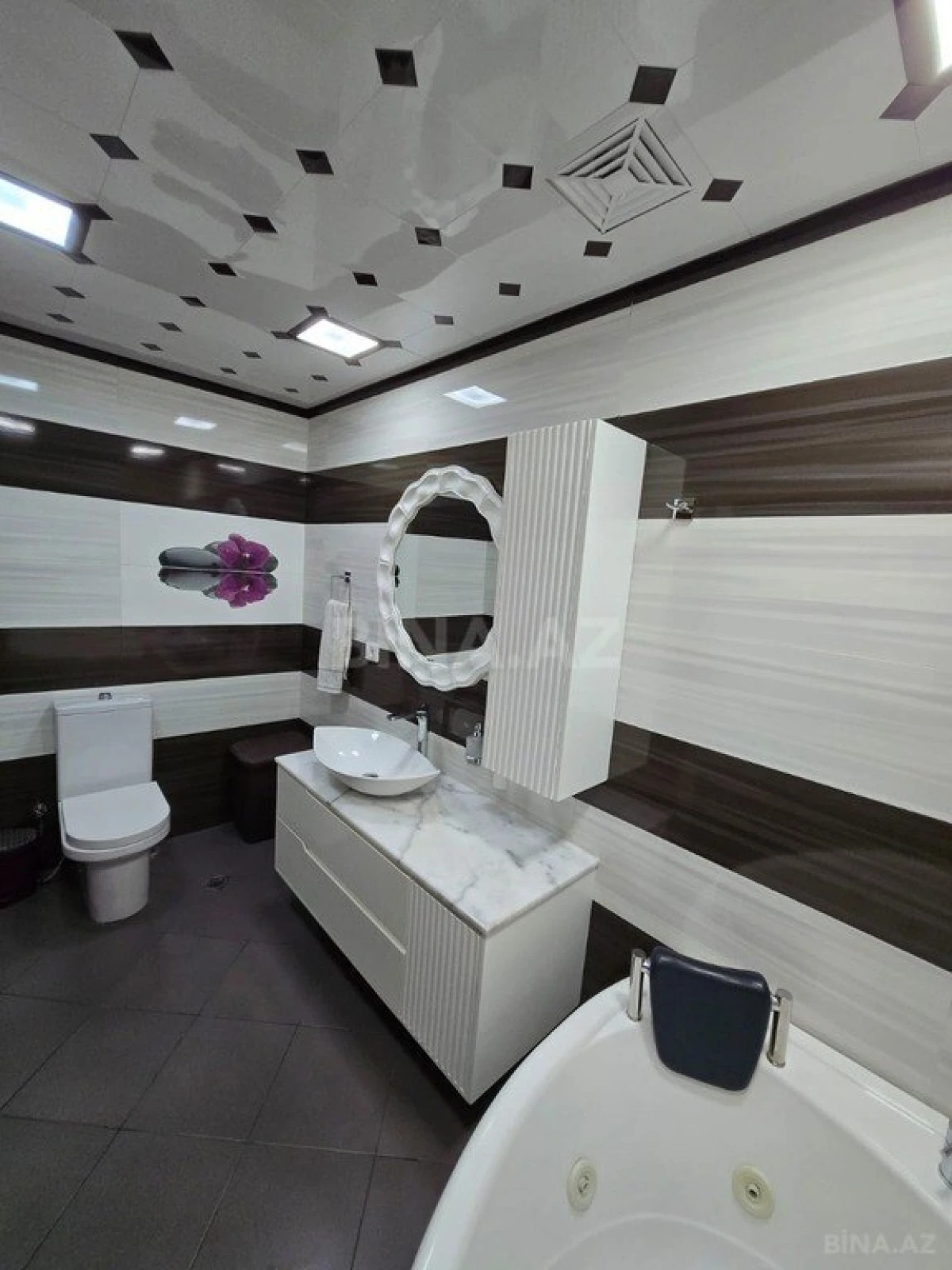 Satılır 3 otaqlı mənzil 131 m²